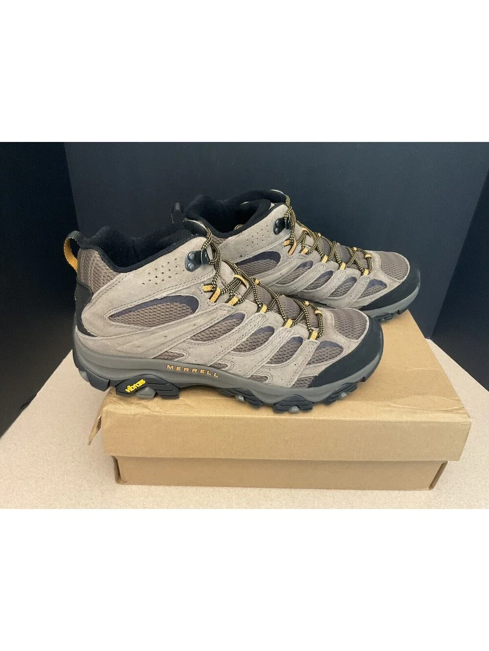 New! Mens Merrell Moab 3 Mid Hiking Boots In Walnut. Size 11.5M. Nice Boots!!!